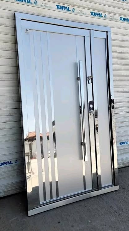 Stainless steel lined designer gate finish